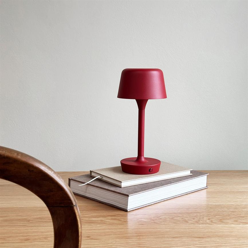 Dyberg Larsen Flow LED bordlampe mørkerød oppladbar touch