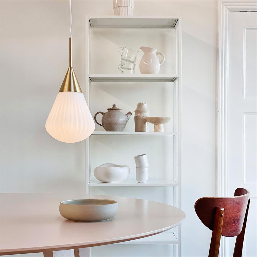 Dyberg Larsen Balloon pendel liten opal messing