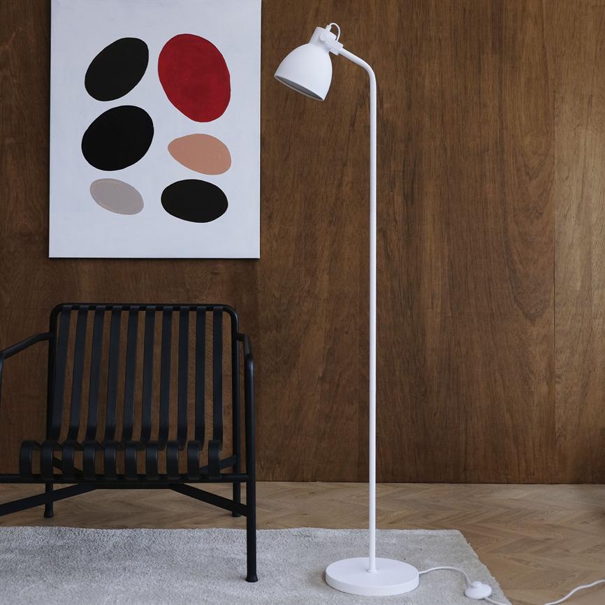 Dyberg Larsen Coast gulvlampe hvit metall