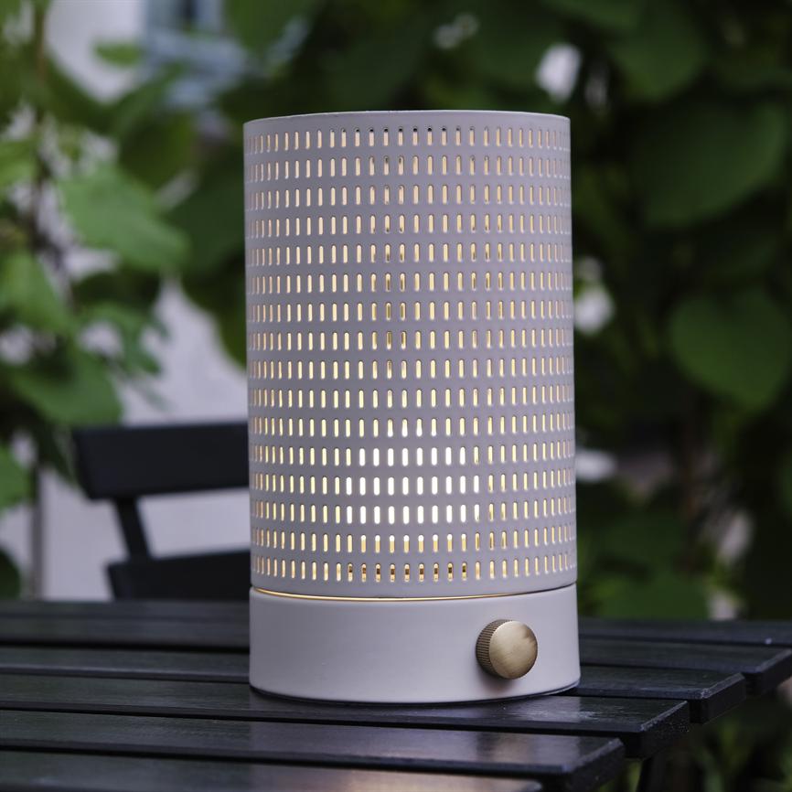 Dyberg Larsen Mesh lanterne hvit/messing oppladbar