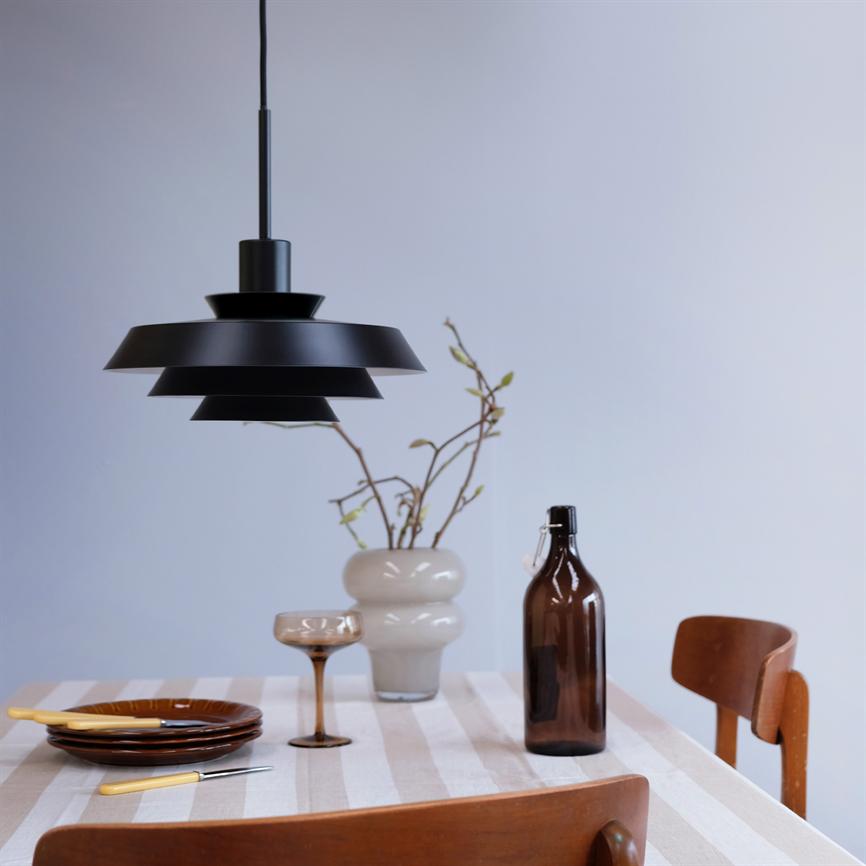 Dyberg Larsen DL30 pendel svart blendfri