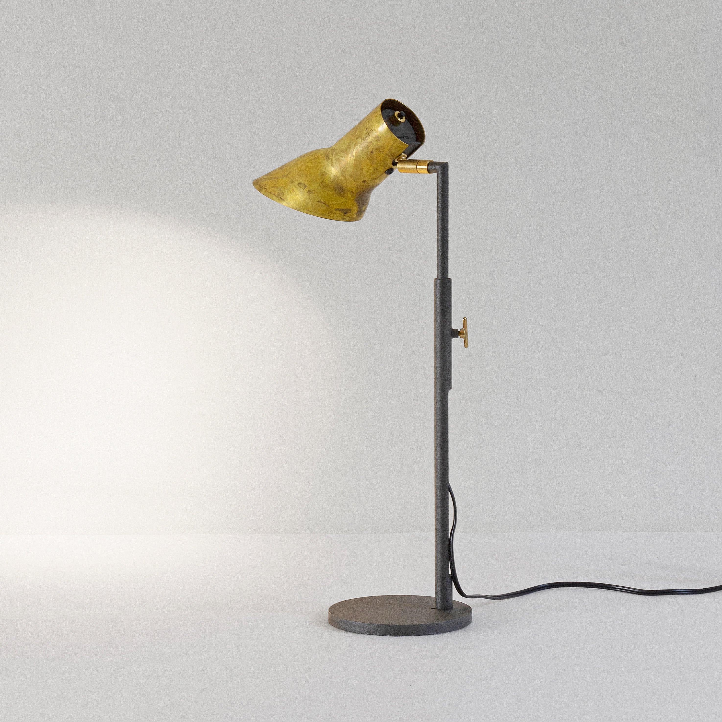 Zlamp Q10 423 bordlampe stål mørkegrå leselys
