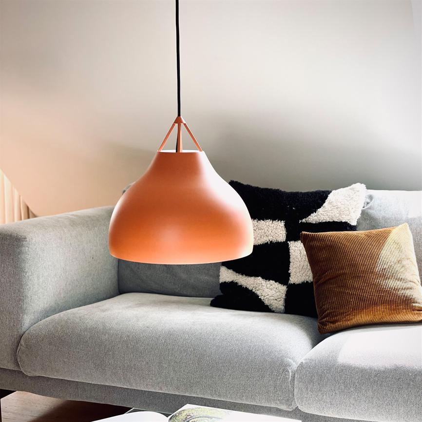 Dyberg Larsen Pyra pendel cognac spisestue