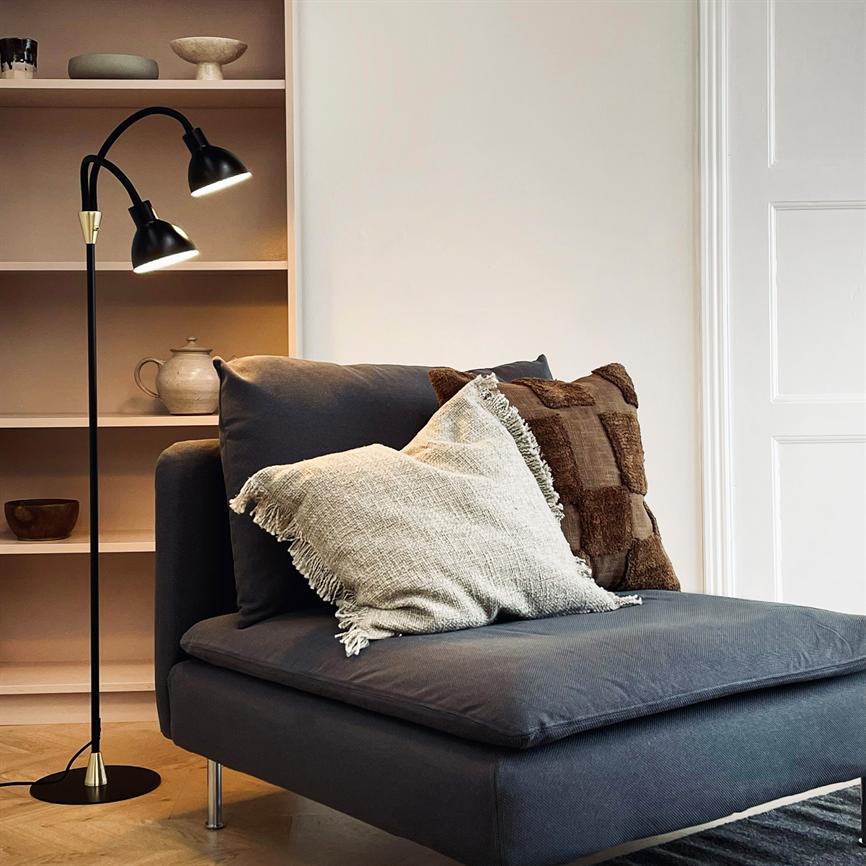 Dyberg Larsen Lilje gulvlampe svart messing