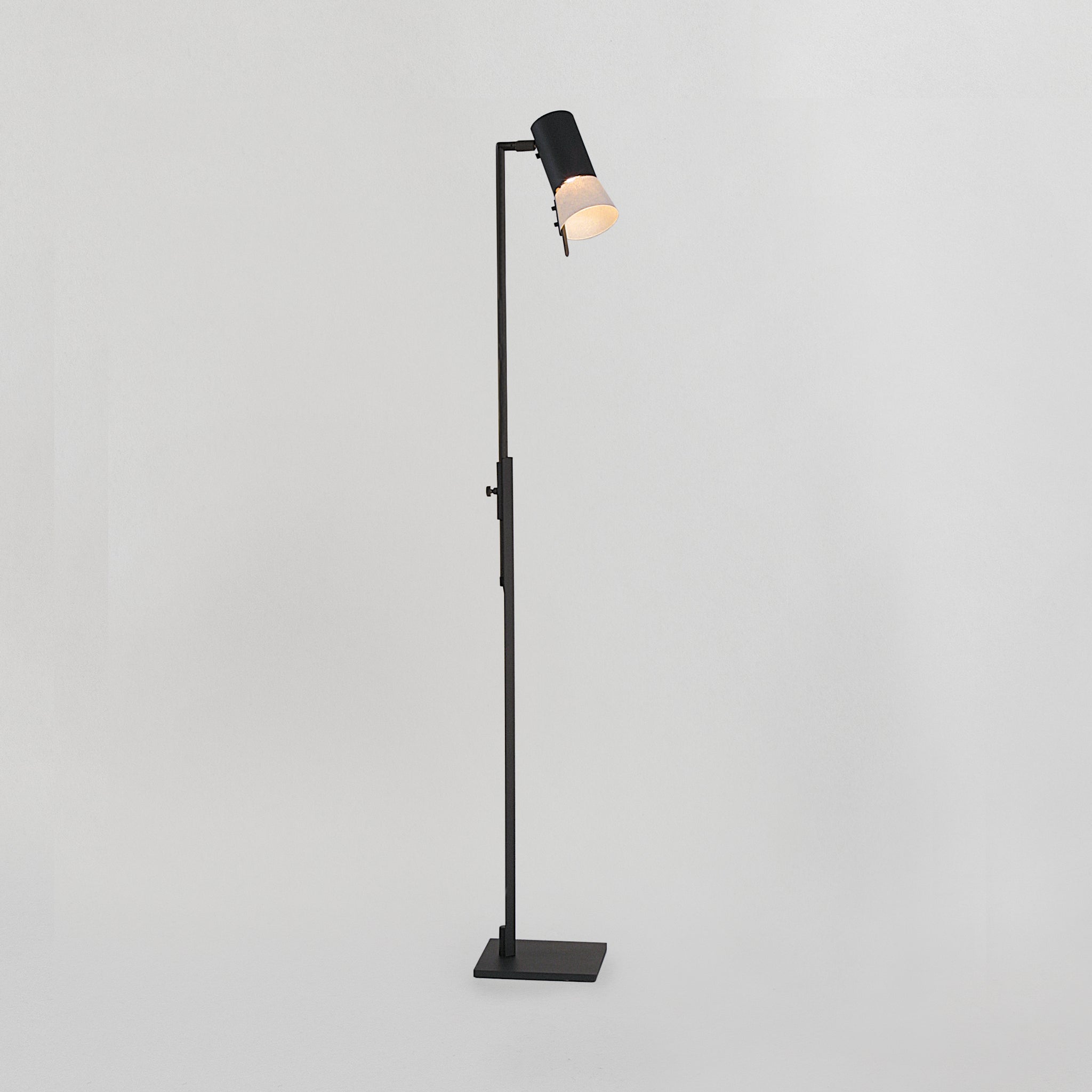 Zlamp Bezz 143 gulvlampe mørkegrå leselampe