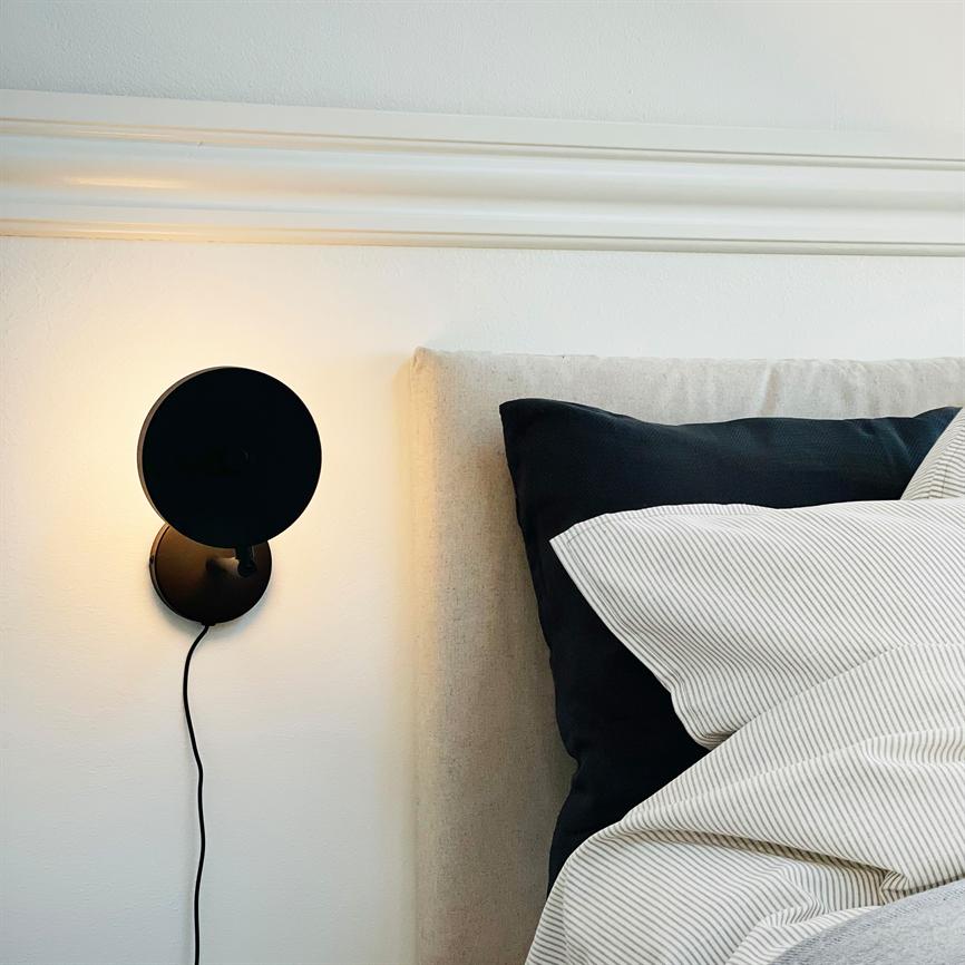 Dyberg Larsen Starlight vegglampe sort dimbar
