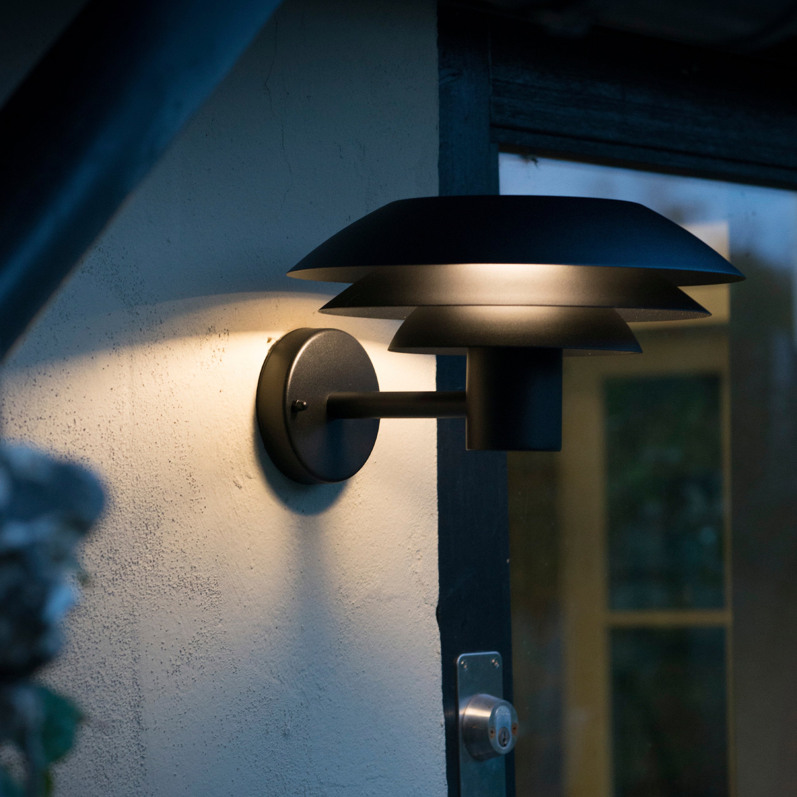 Dyberg Larsen DL31 utelampe svart aluminium