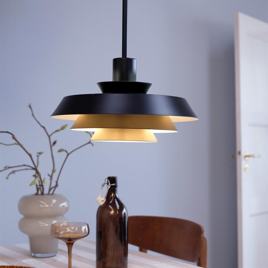 Dyberg Larsen DL30 pendel svart blendfri