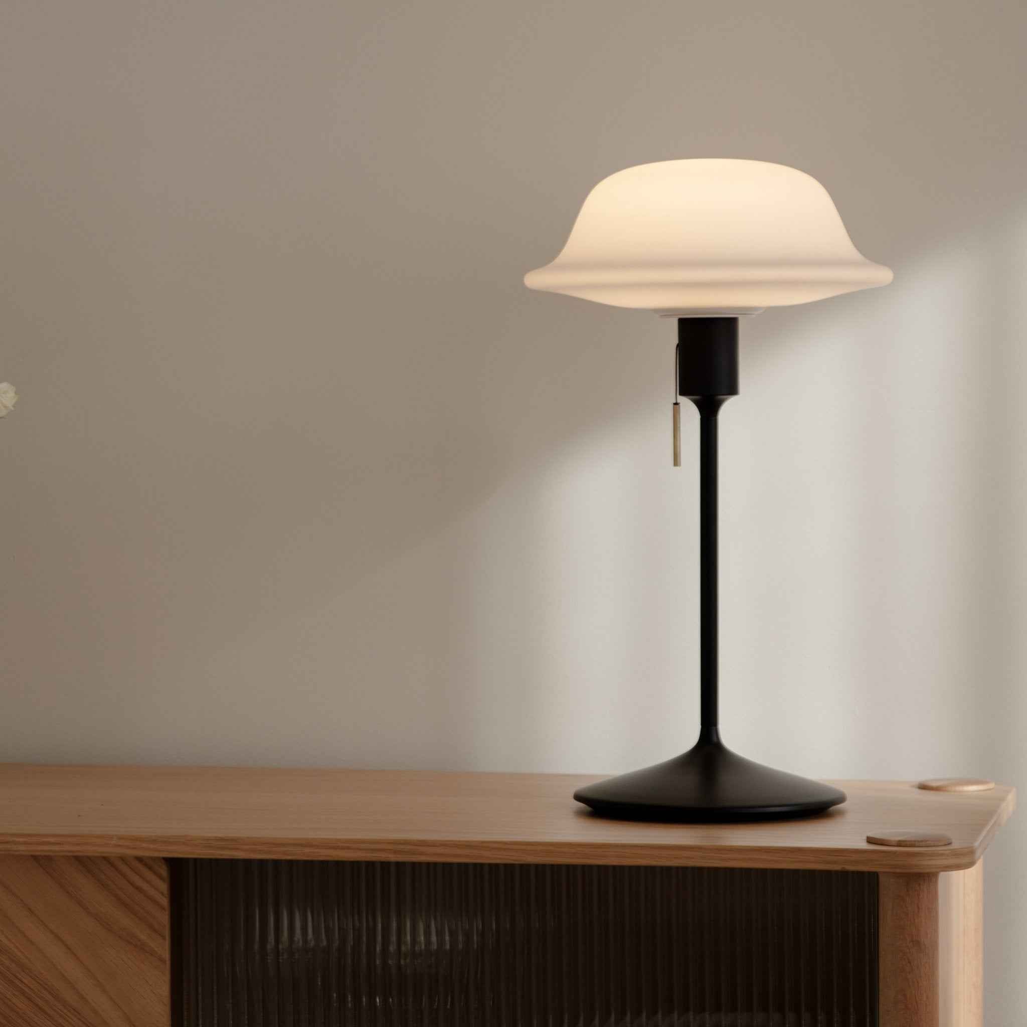 UMAGE Butler lampskjerm opalglass hvit