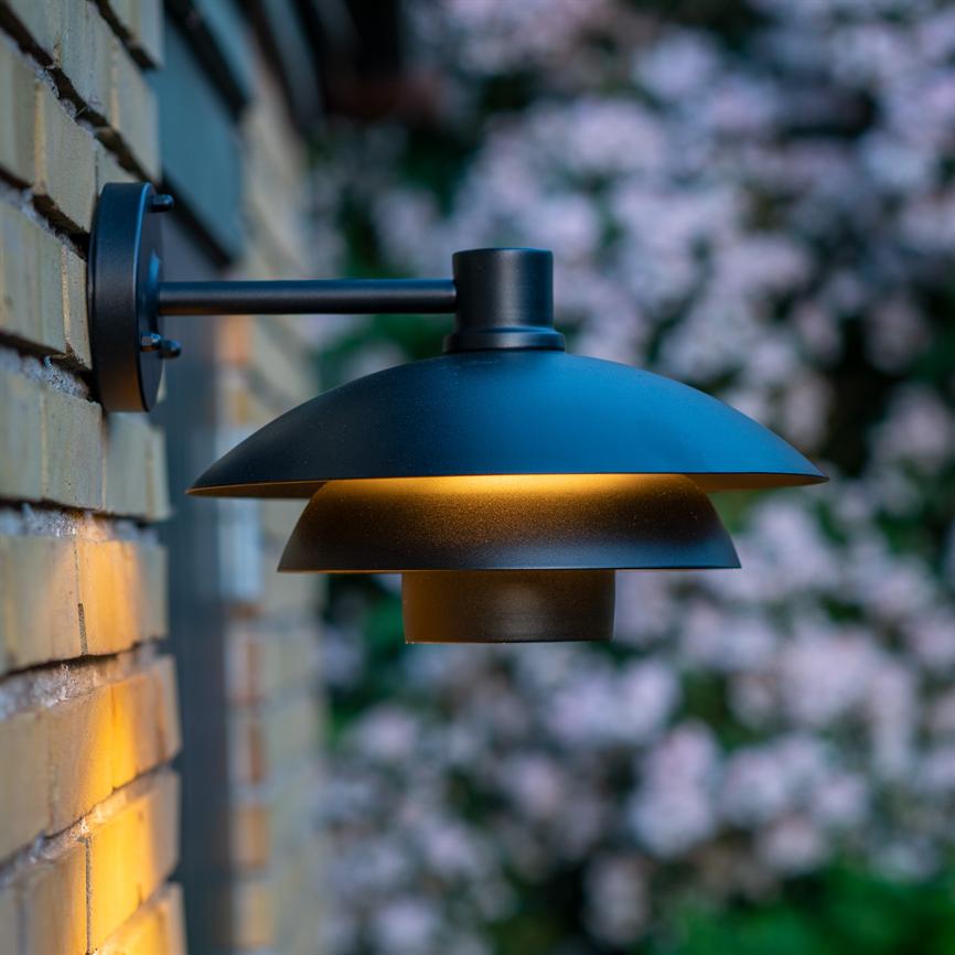 Dyberg Larsen Morph utendørs vegglampe svart Ø30