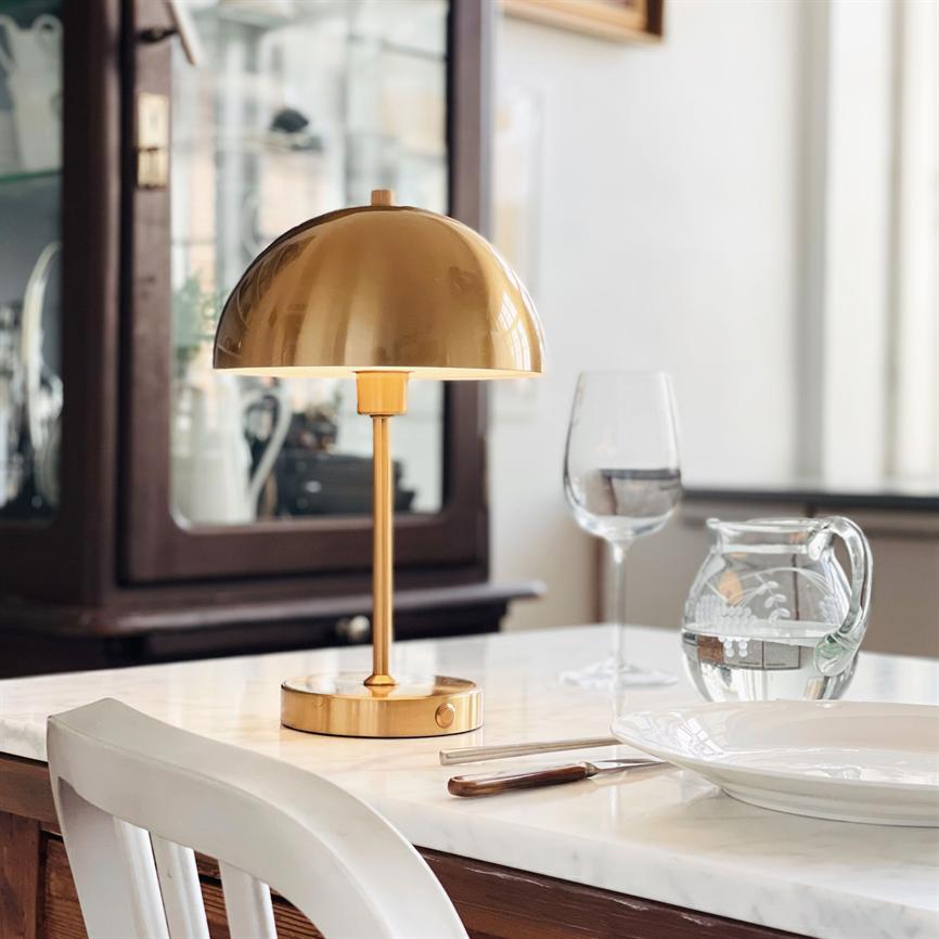 Dyberg Larsen Stockholm bordlampe antique brass oppladbar