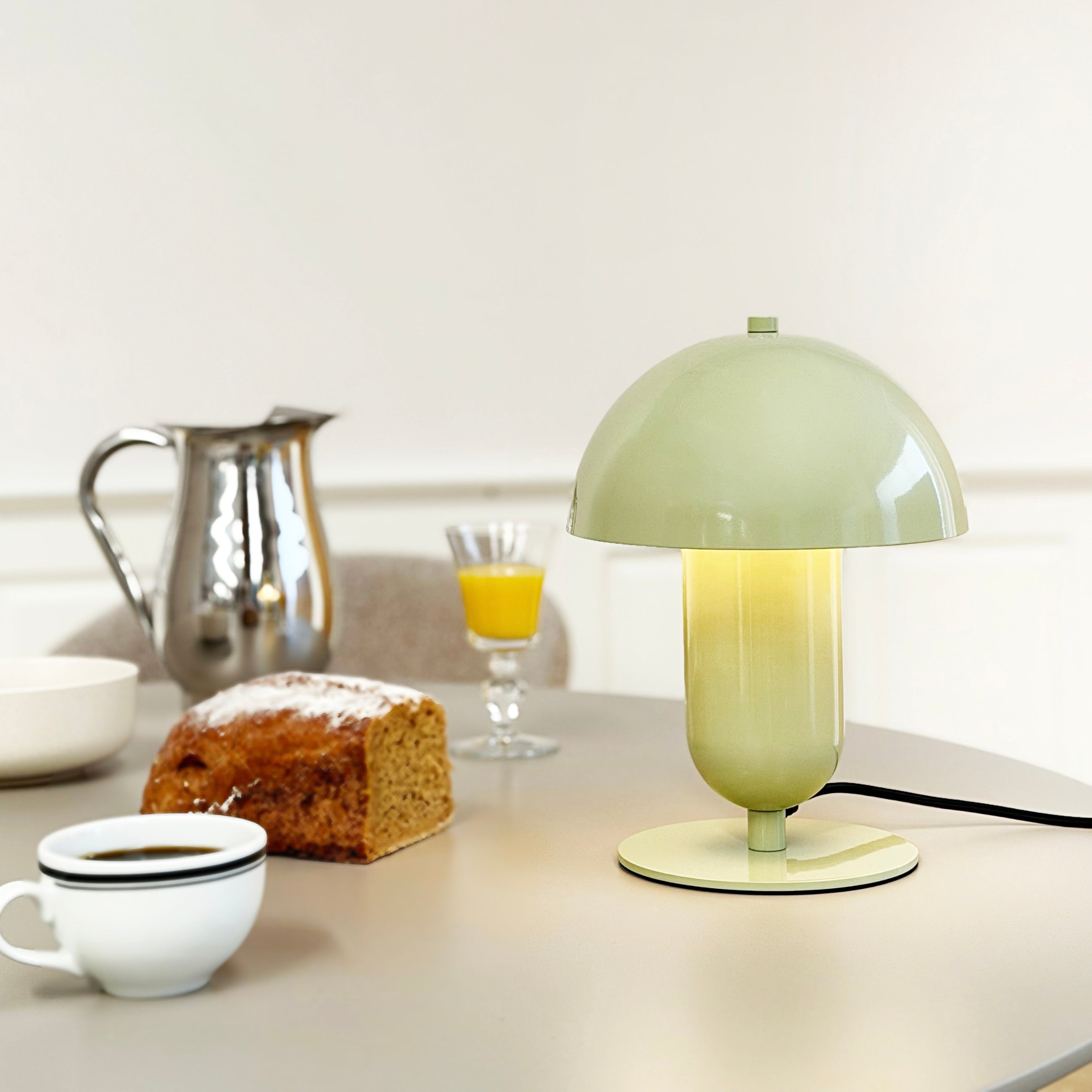 Dyberg Larsen Movie bordlampe grønn kuppel