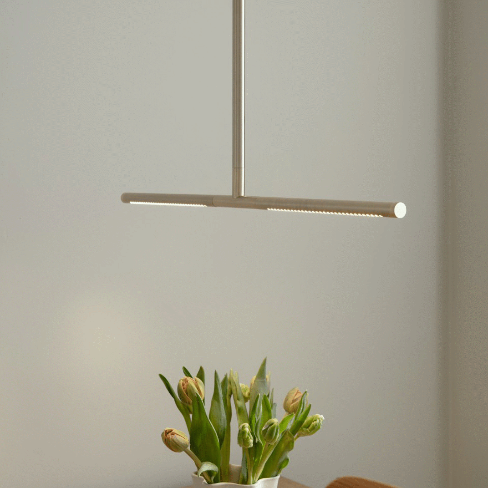 UMAGE Omni taklampe messing dimbar medium