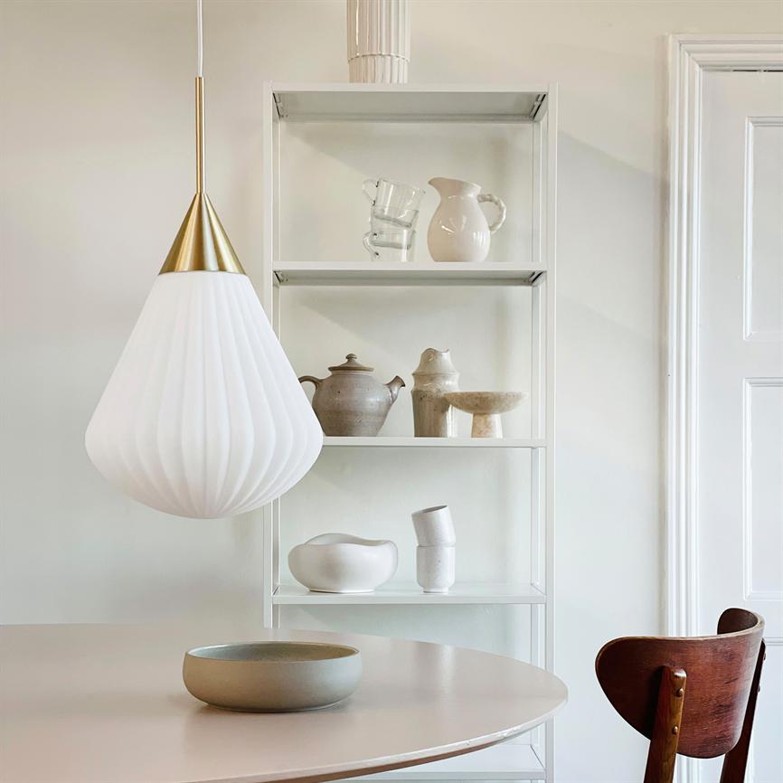 Dyberg Larsen Ballon pendel opal messing stor