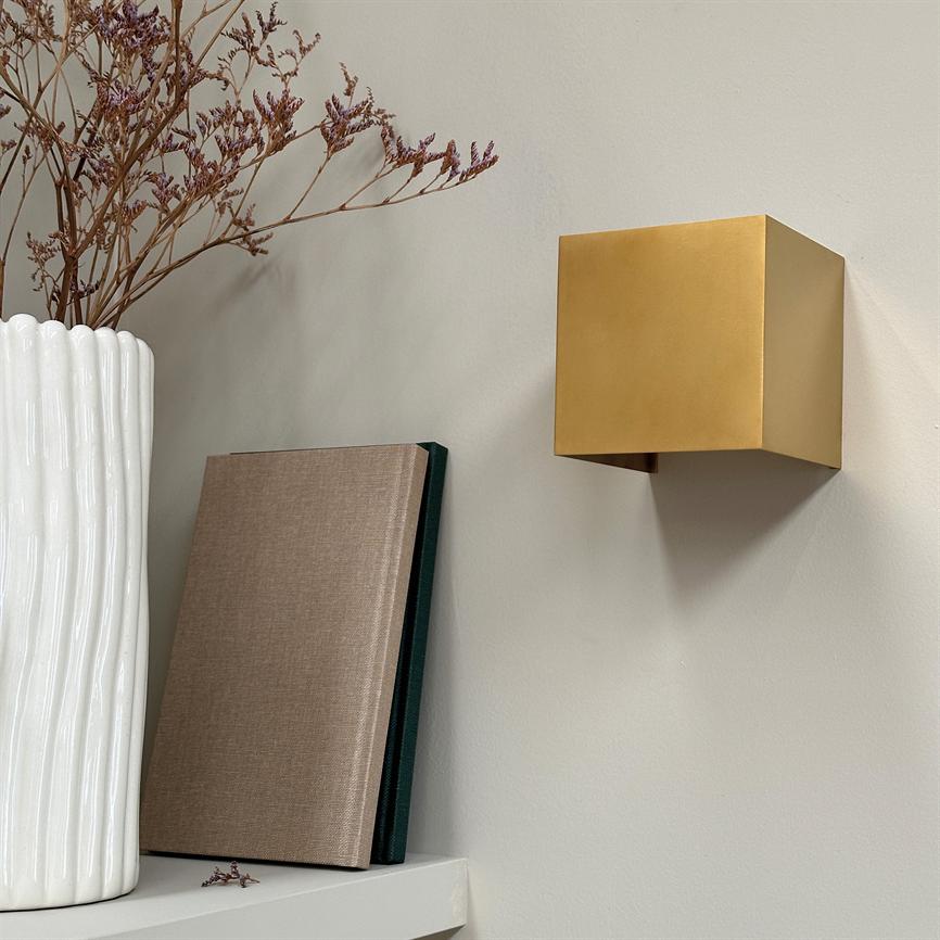 Dyberg Larsen Venus vegglampe messing justerbar