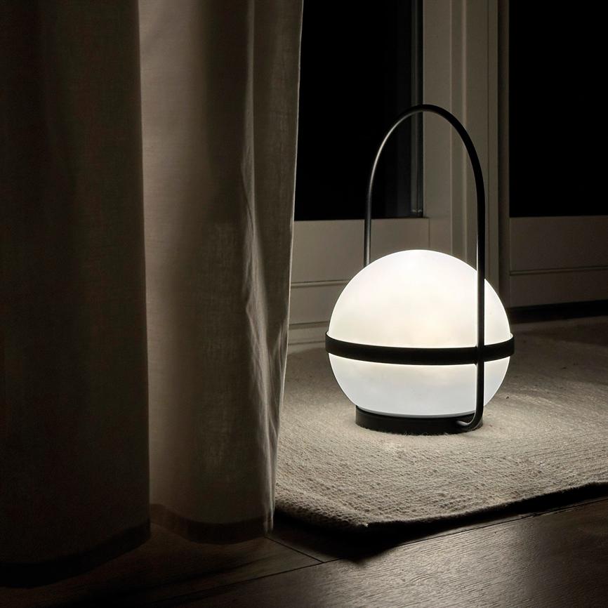 Dyberg Larsen Summer bordlampe solar svart/hvit D15