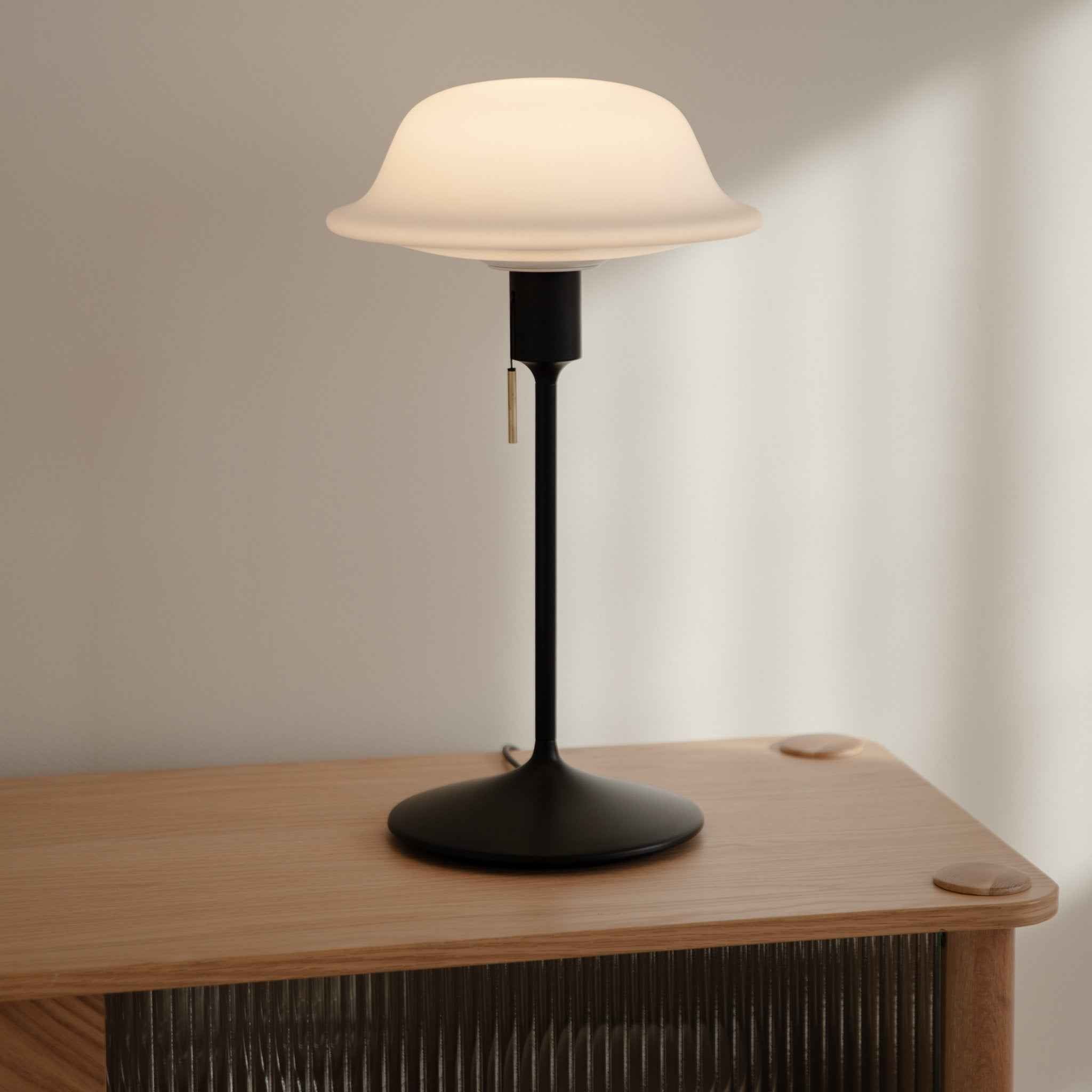 UMAGE Butler lampskjerm opalglass hvit