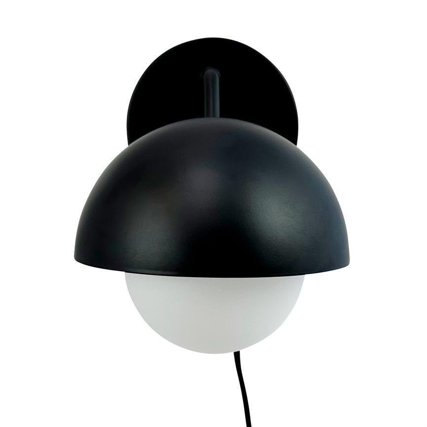 Dyberg Larsen Rose vegglampe sort hvit messing