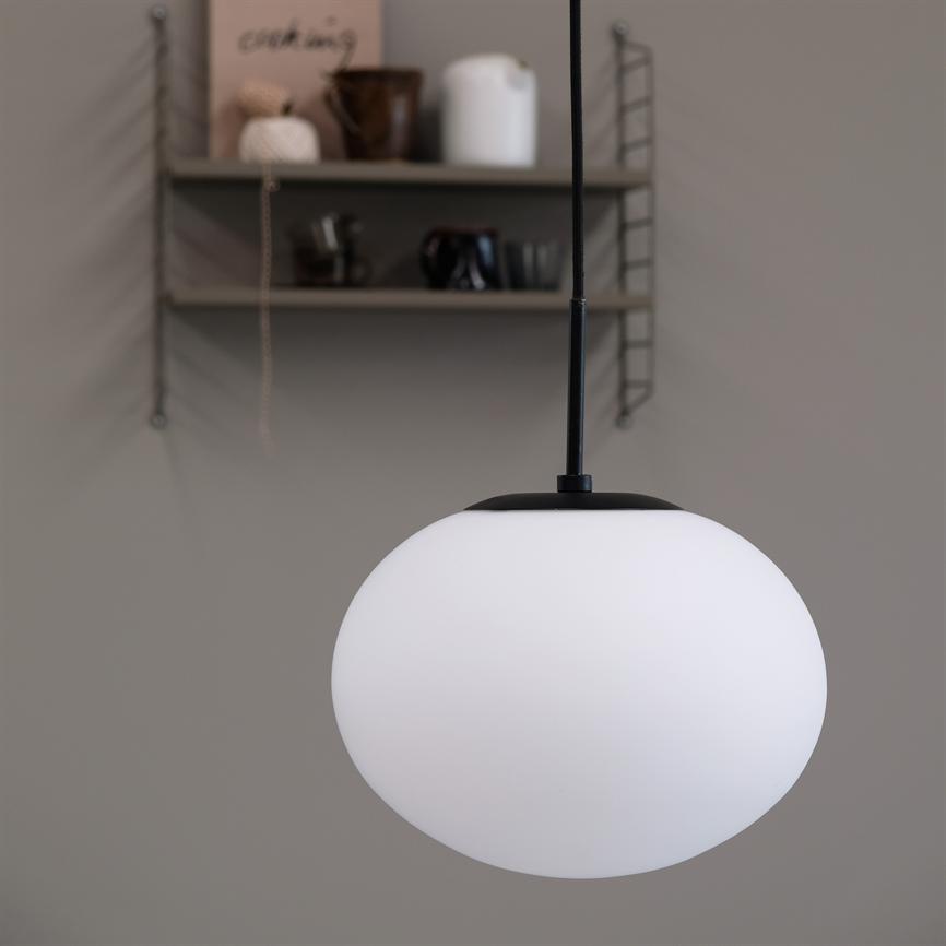 Dyberg Larsen Princess pendel sort opalglass