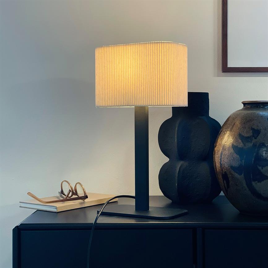 Dyberg Larsen Calix bordlampe oval tekstil