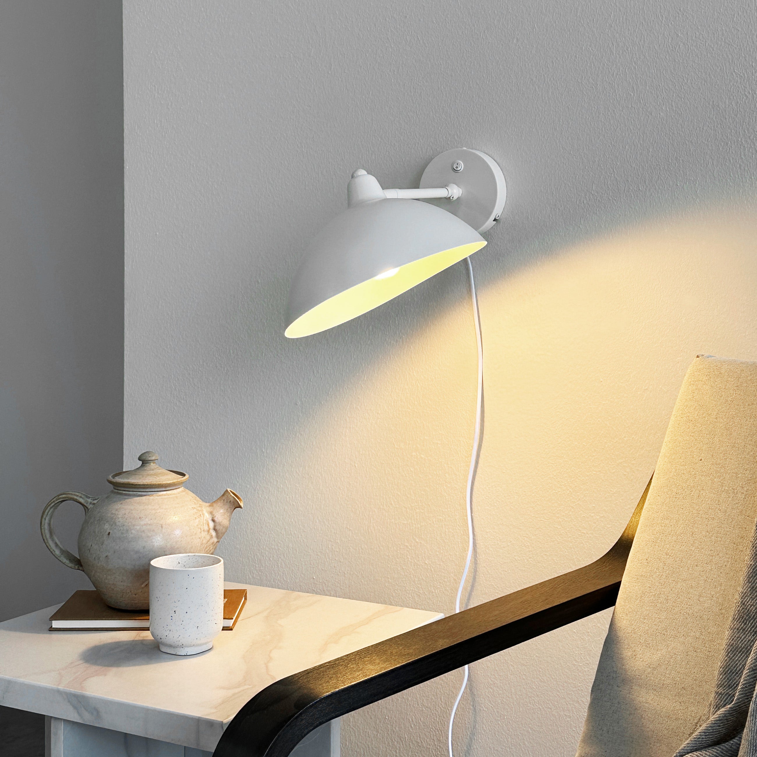 Dyberg Larsen Futura vegglampe hvit justerbar skjerm