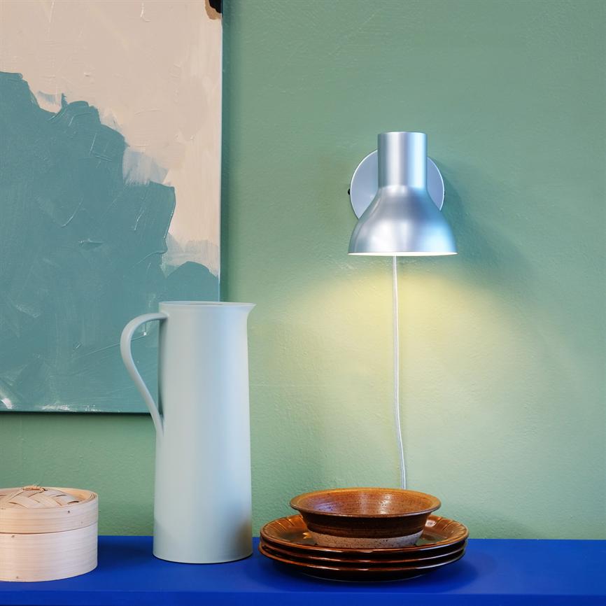 Dyberg Larsen Bob vegglampe blå metallic svingbar