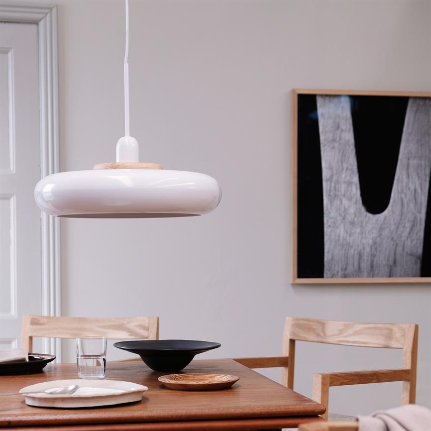 Dyberg Larsen Planet pendel hvit blank 3 m ledning