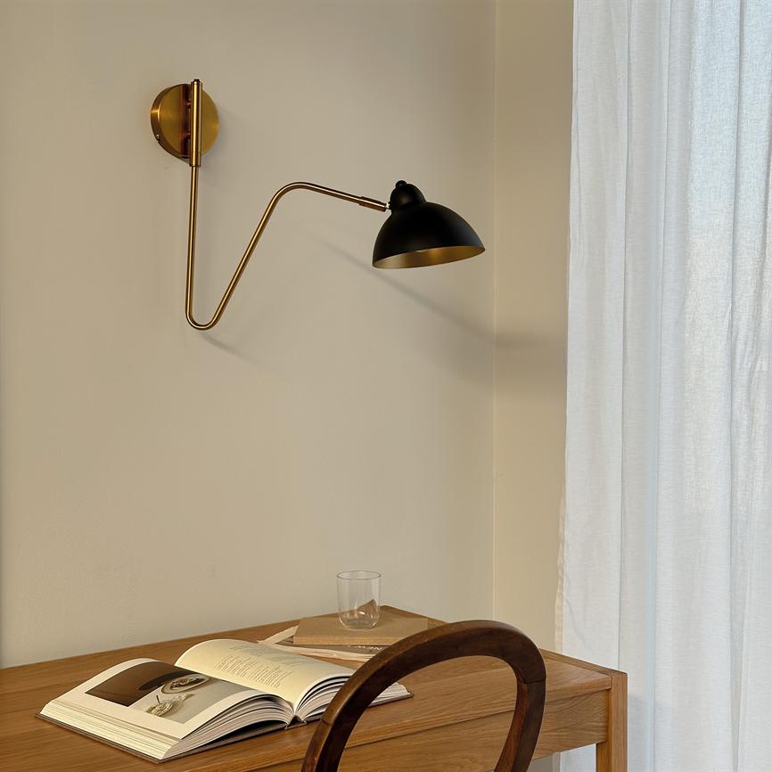 Dyberg Larsen Futura vegglampe sort/messing svingbar