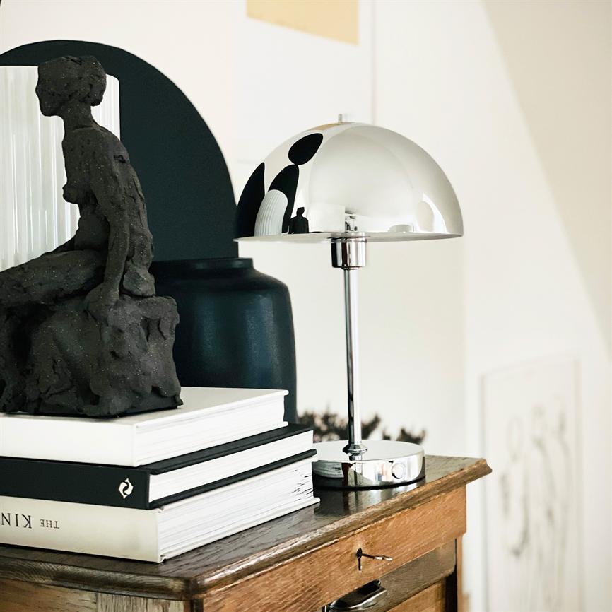 Dyberg Larsen Stockholm 2.0 bordlampe krom oppladbar