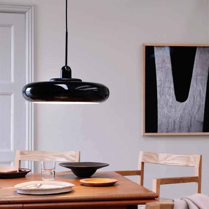 Dyberg Larsen Planet pendel sort blank metall