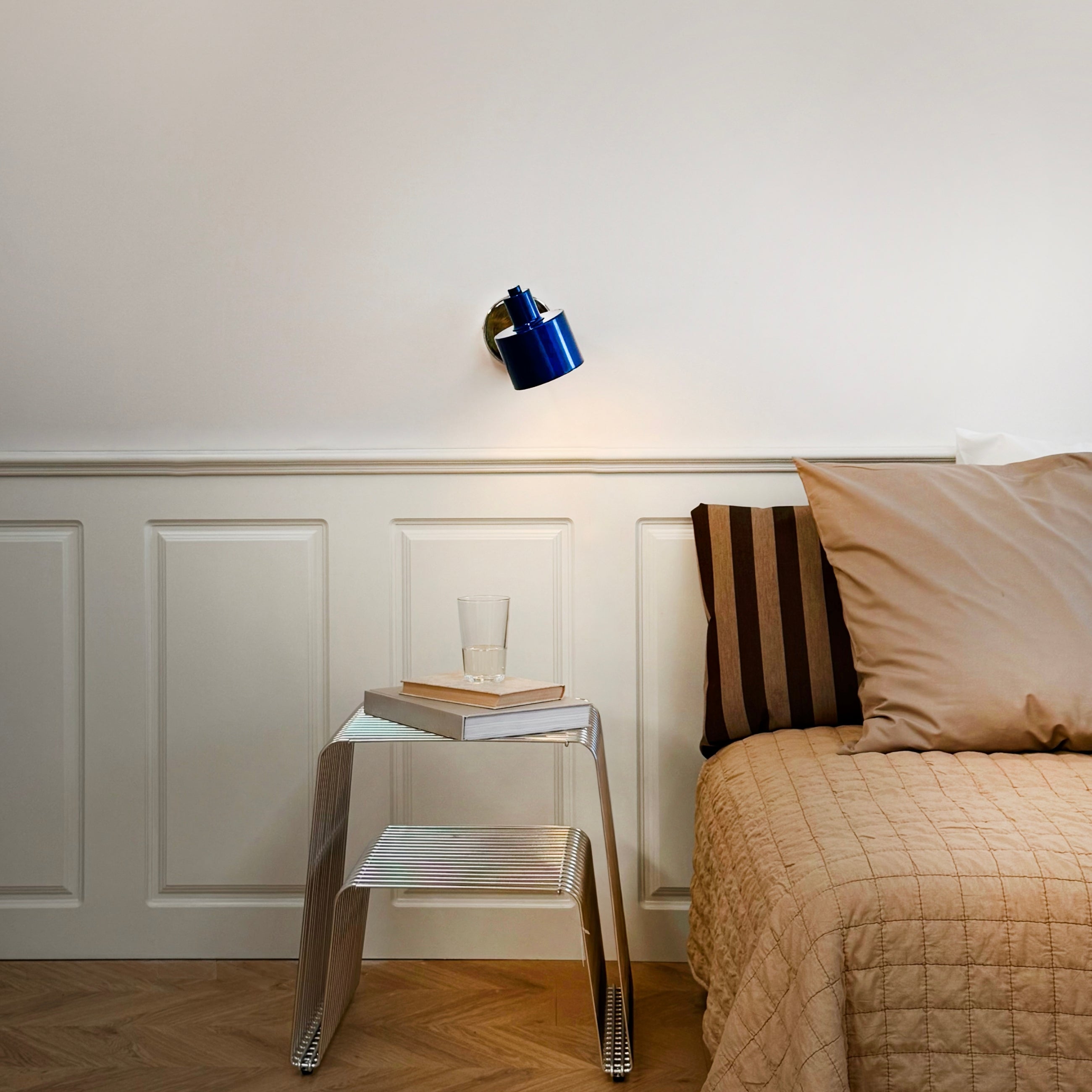 Dyberg Larsen Ocean vegglampe blå/krom stemningslys