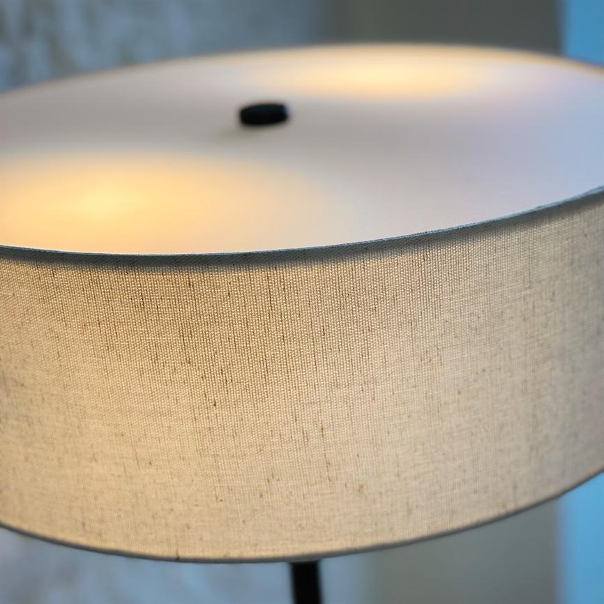 Dyberg Larsen Calix bordlampe tekstilskjerm