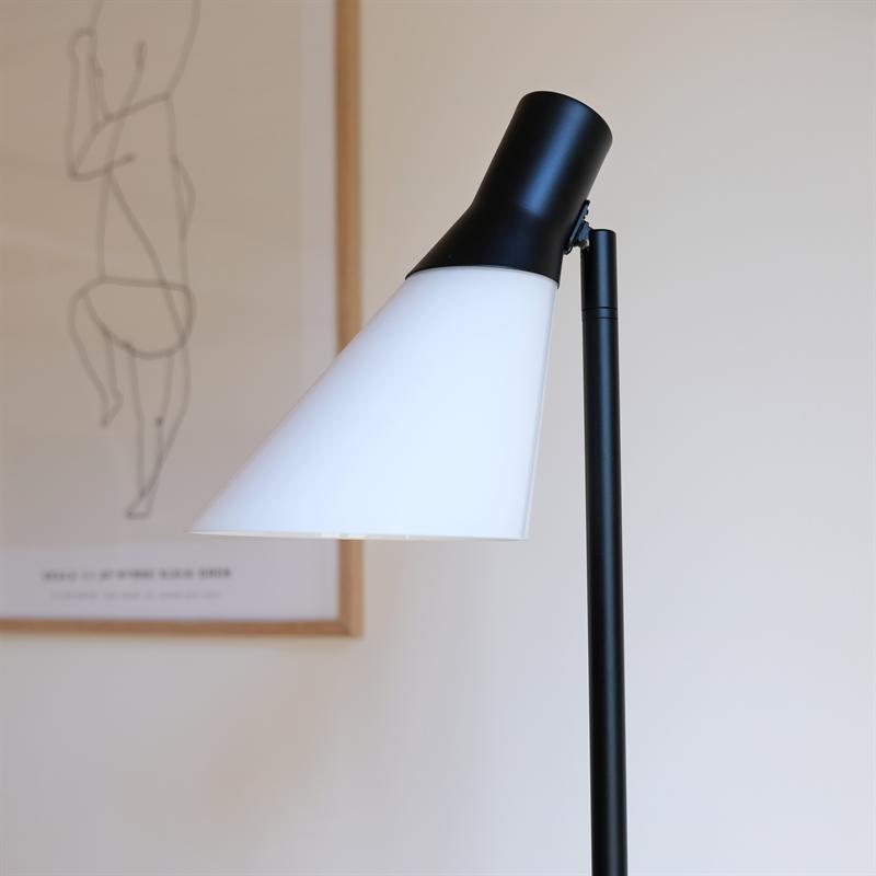 Dyberg Larsen Gent gulvlampe svart opal vippbar