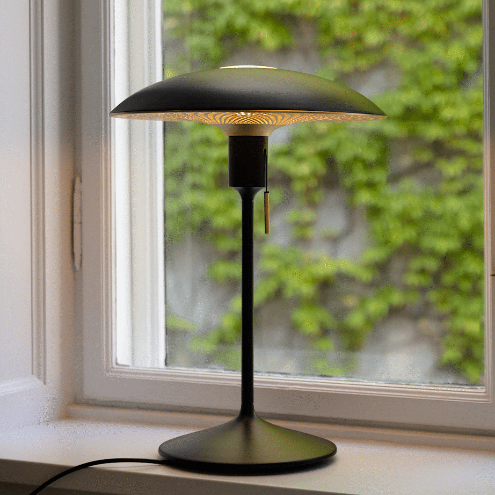 UMAGE Manta Ray lampskjerm svart messing