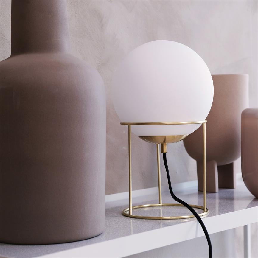 Dyberg Larsen Madrid bordlampe messing opalglass
