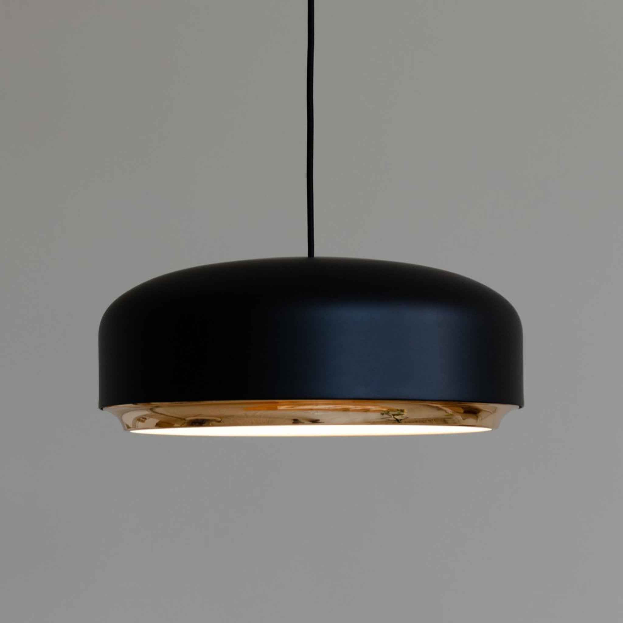 UMAGE Hazel pendellampe svart medium dimbar LED