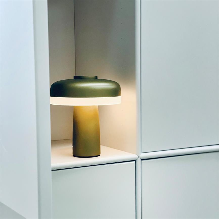 Dyberg Larsen Porter bordlampe grønn oppladbar LED